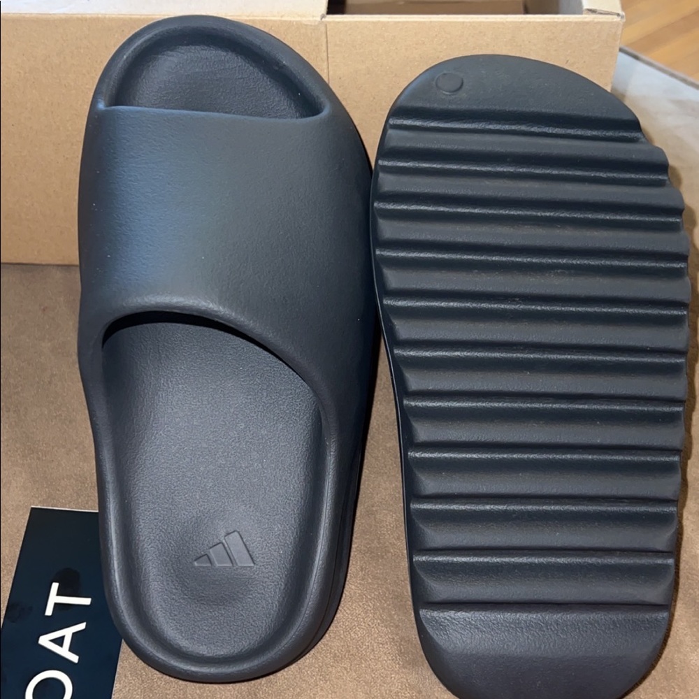 Onyx’ Yeezy slides.